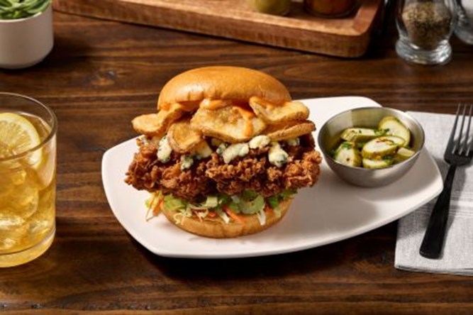 Truffalo Fried Chicken Sandwich Sandwich au poulet frit Truffalo