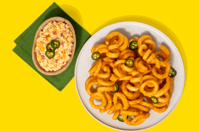 Spicy Pimento Cheese Fries Frites avec trempette épicée au fromage