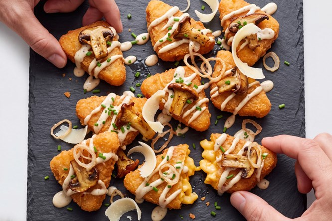 Planche de macaroni au fromage à la truffe