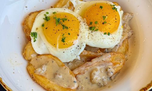 Brew City<sup>®</sup> Potato Waves Bowl with Sausage Sawmill Gravy & Sunny Eggs