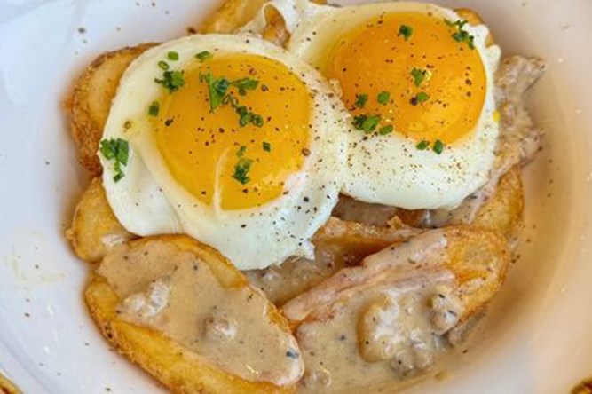 Brew City<sup>®</sup> Potato Waves Bowl with Sausage Sawmill Gravy & Sunny Eggs