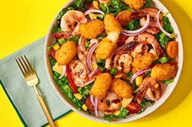 Salade de fajitas de crevettes d’été grillées avec du fromage croustillant