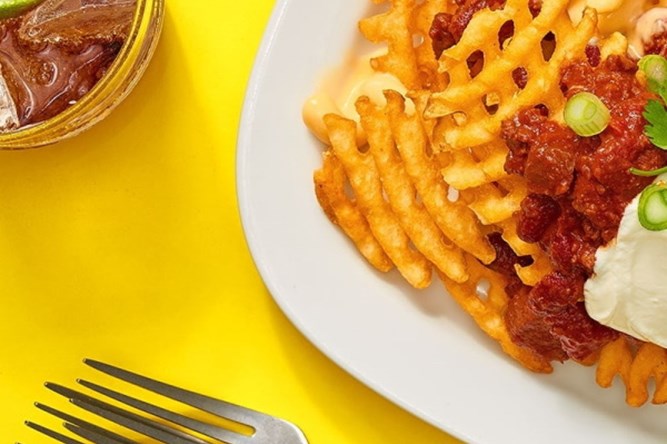 Chili Mac & Cheese Fries Chili Mac & Cheese Fries