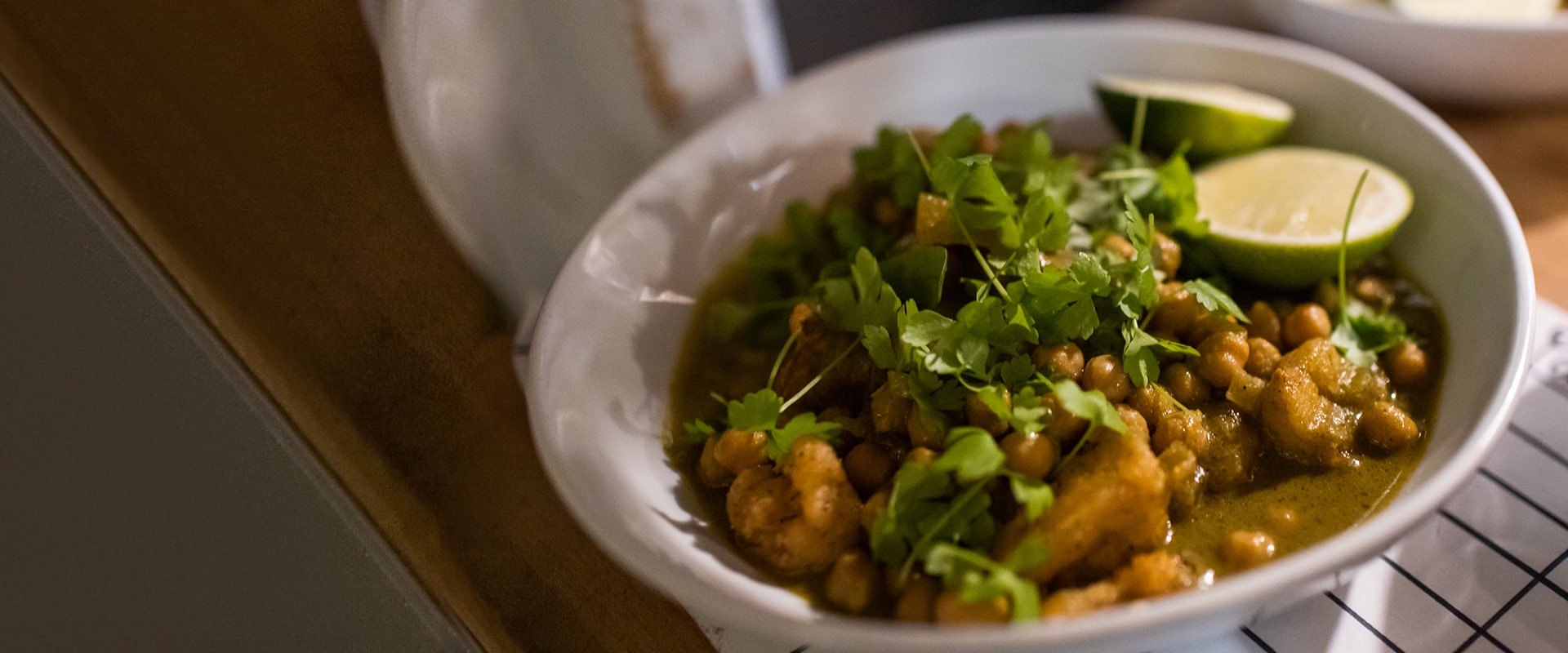 Cauli W’ngz & Chickpea Curry