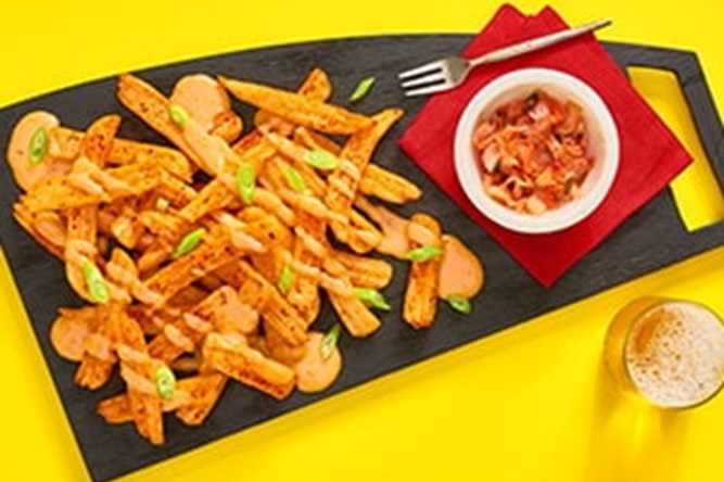 Korean Beer Cheese Fries Frites au fromage et à la bière coréenne