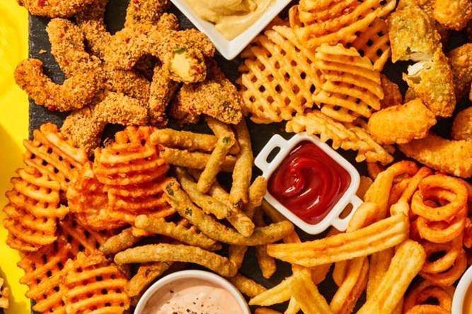 Fry Charcuterie Board Plateau de charcuteries et frites