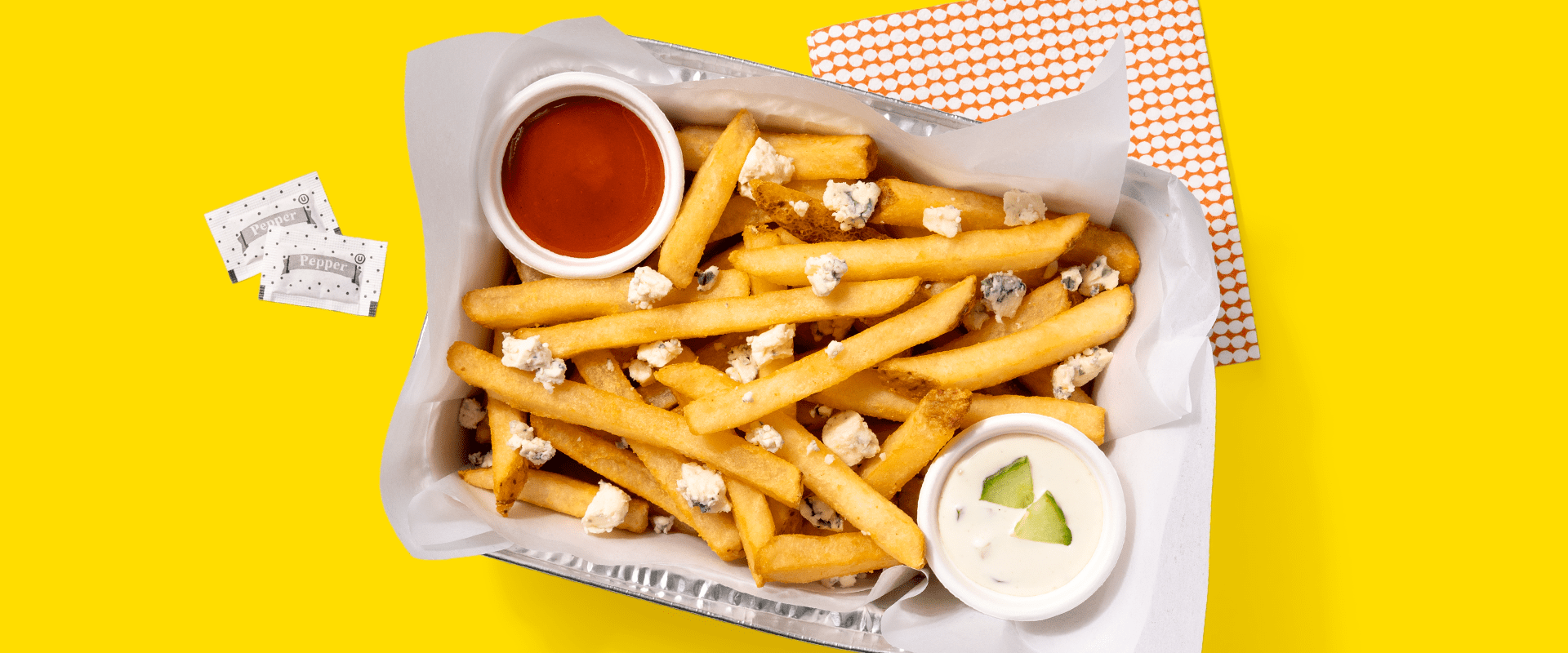 Frites avec sauce piquante