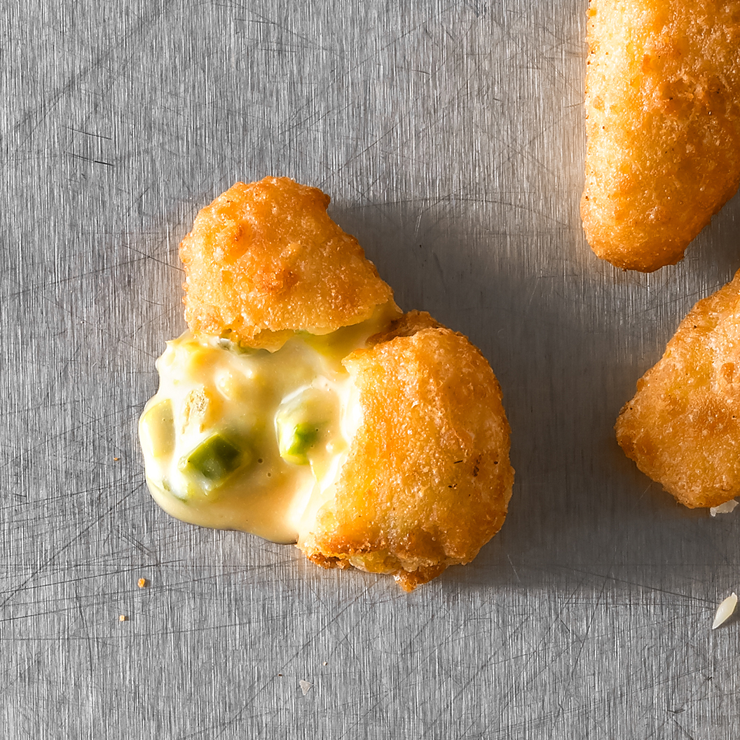 Bouchées panées au fromage cheddar et Monterey Jack et jalapeno